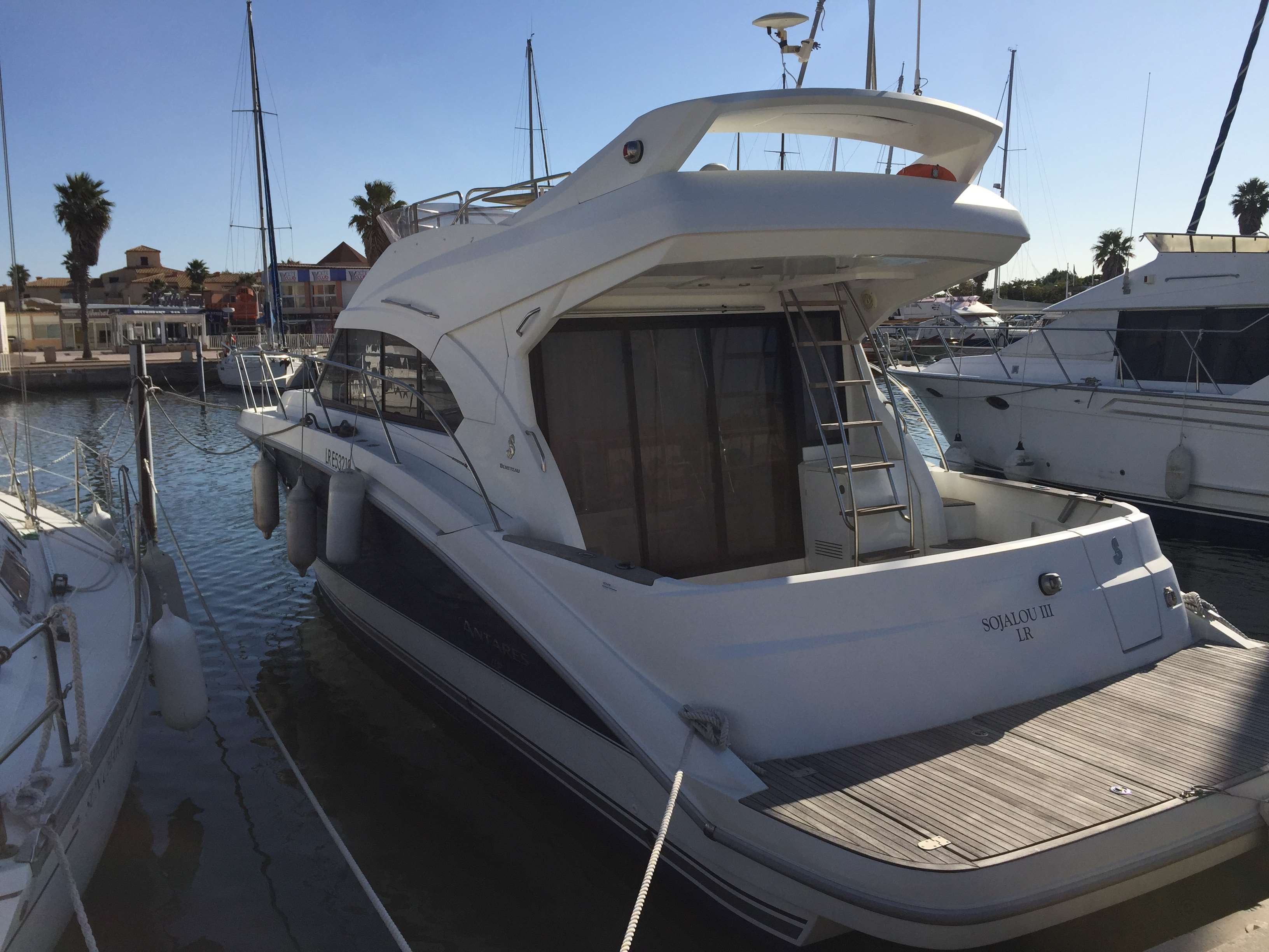 slider 3 Beneteau Antares 42